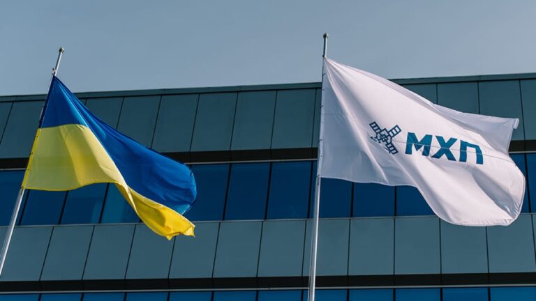 Прапори України та МХП