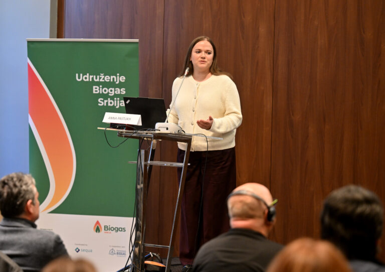 Анна Пастух на біогазовій конференції в белграді з доповіддю на тему "Шлях України до біометану: від ідеї до реальності".