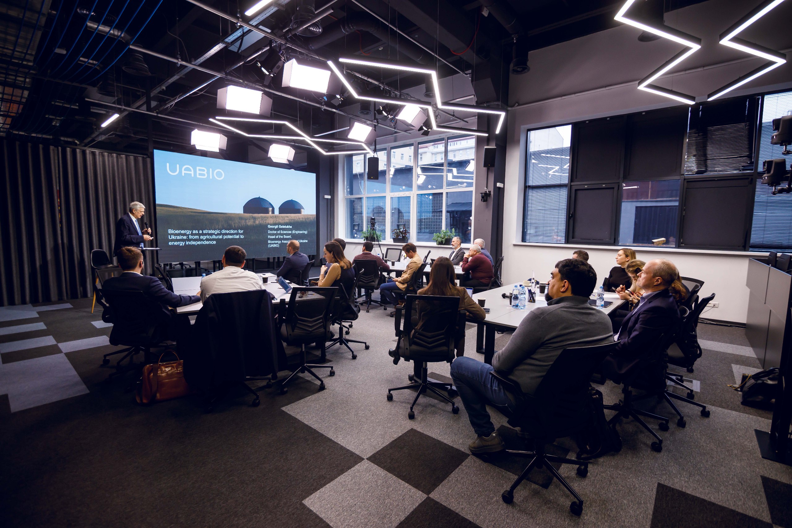 глядачі публічної дискусії