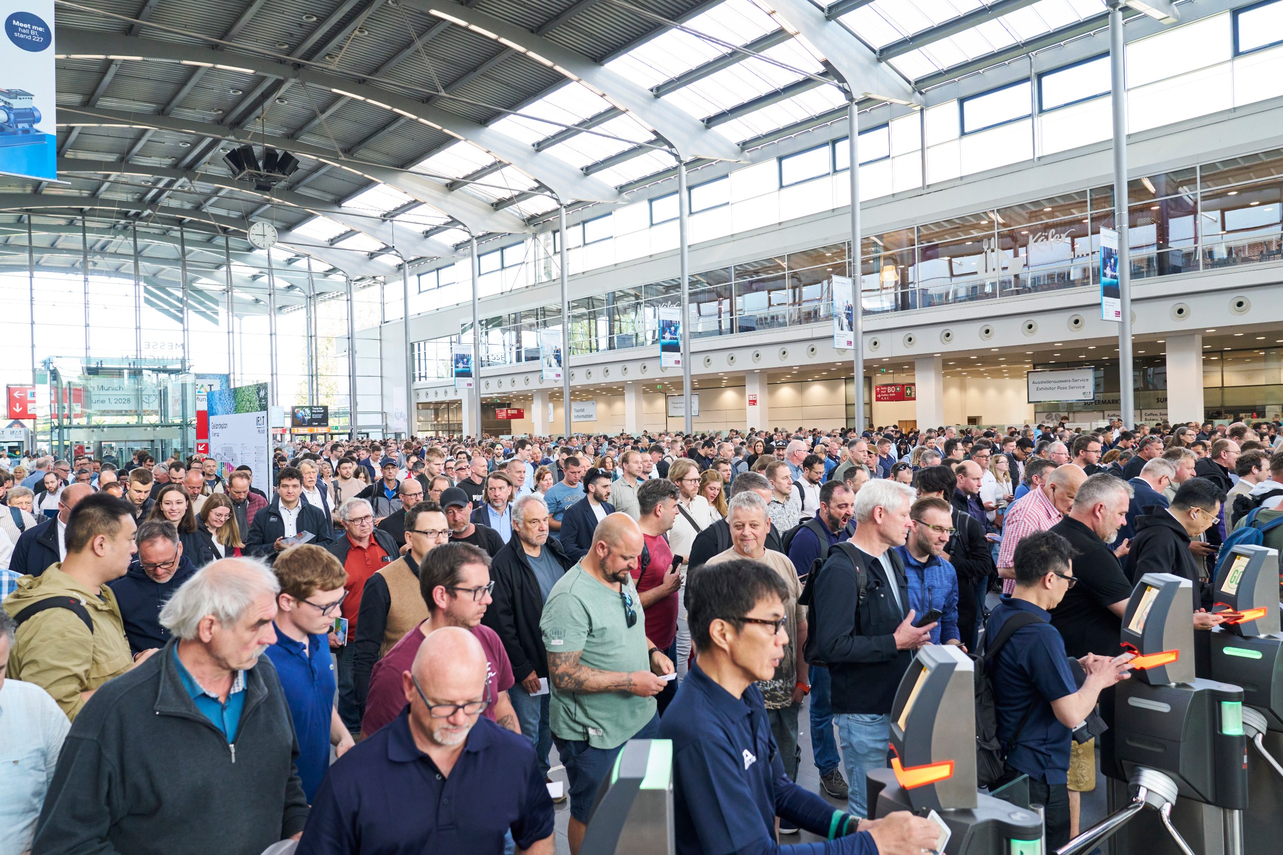 Відвідувачі виставки IFAT 2026 у Німеччині